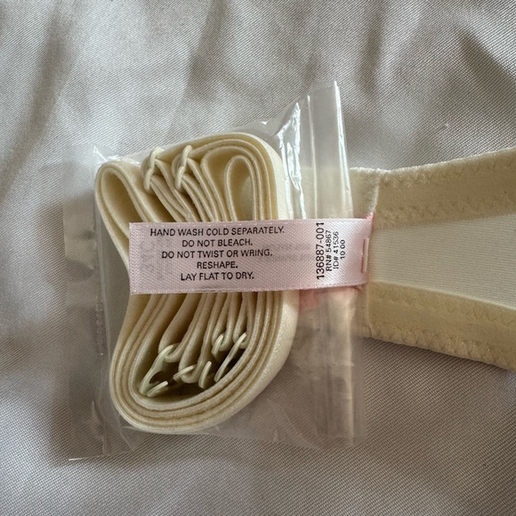 Victoria’s Secret The Miracle Bra 34C | Ivory, Strapless, Underwire, Push-up VTG - Picture 4 of 7